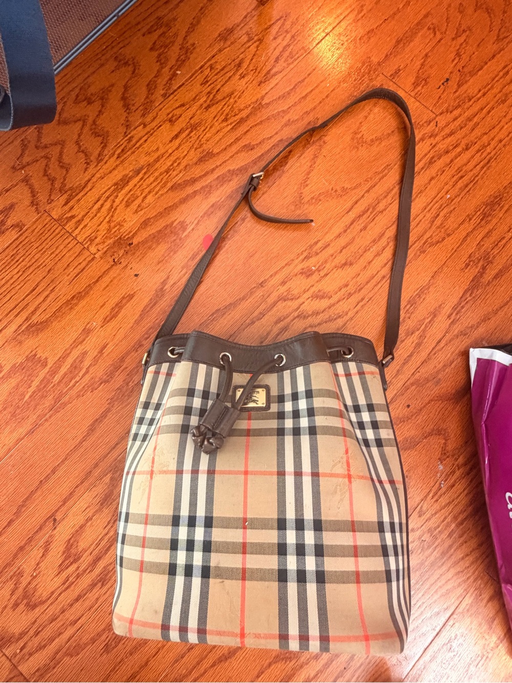 Burberry’s VINTAGE 1990 era Nova Check Bucket Bag Brown leather - Picture 4 of 14